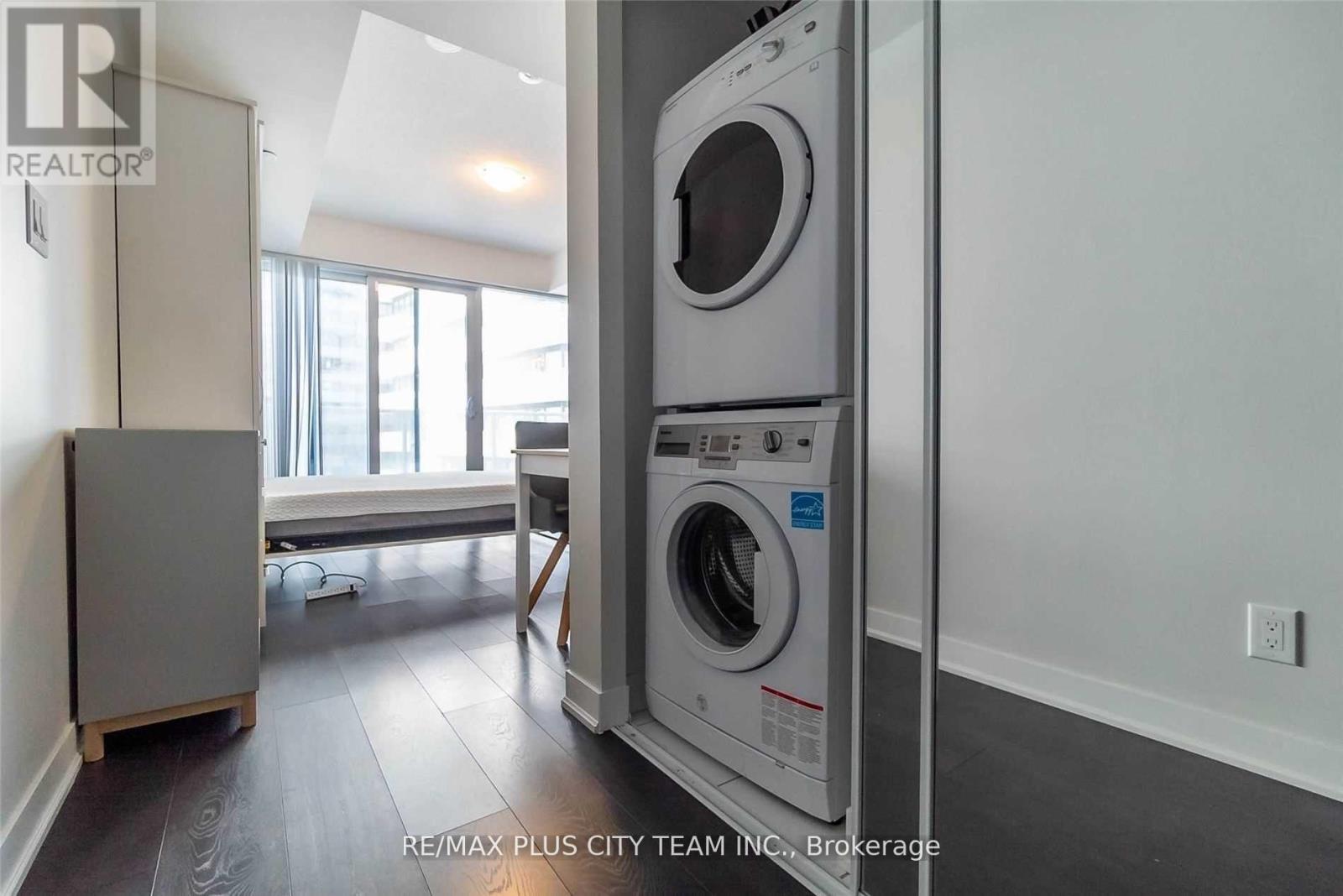 2511 - 88 Harbour Street, Toronto, Ontario  M5J 1B7 - Photo 9 - C12502778