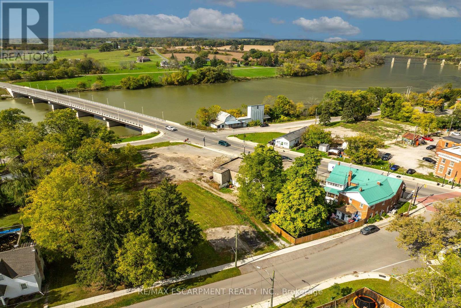 3 Cayuga Street, Haldimand, Ontario  N0A 1E0 - Photo 2 - X12213703