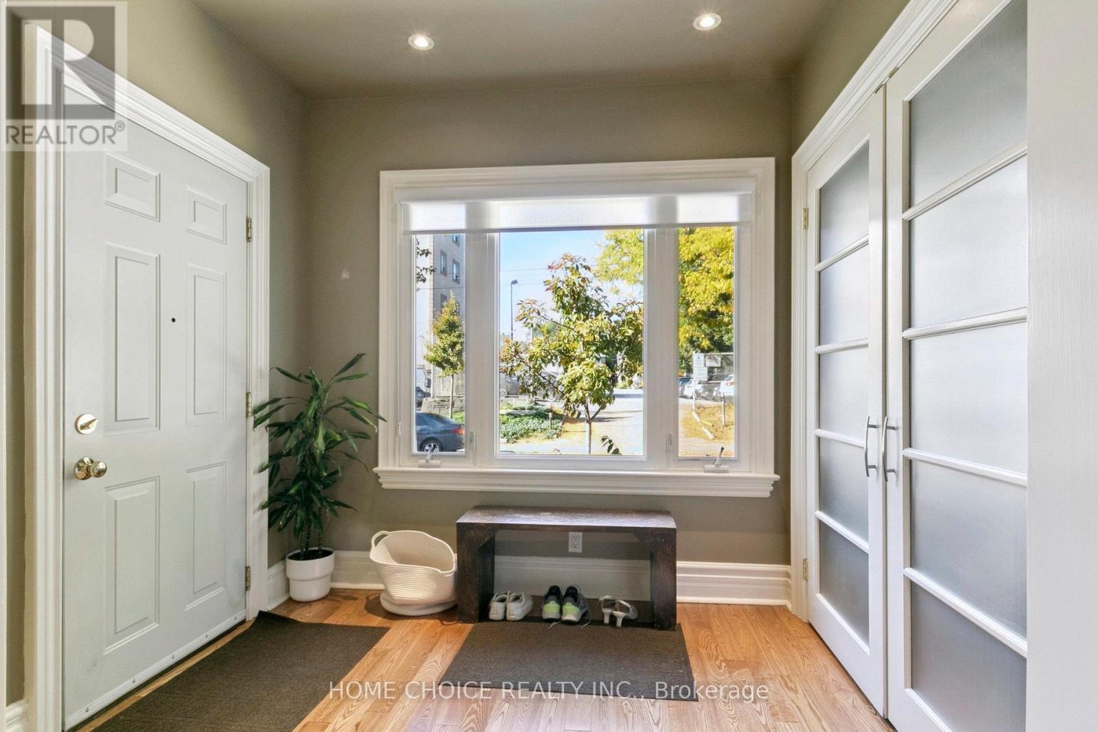 283 Ashdale Avenue, Toronto, Ontario  M4L 2Z1 - Photo 3 - E12502638