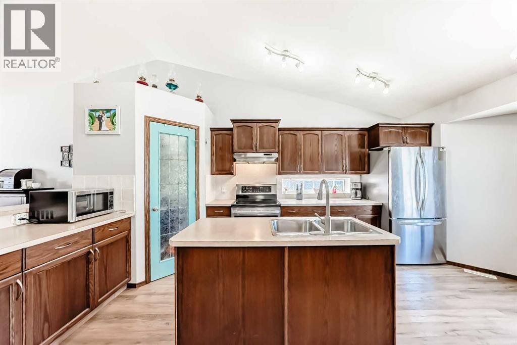 283 Highland Circle, Strathmore, Alberta  T1P 1V5 - Photo 6 - A2251565