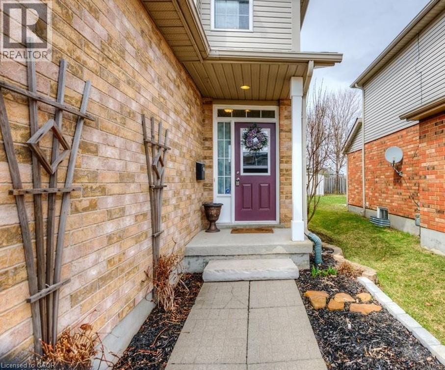 543 Chesapeake Crescent, Waterloo, Ontario  N2K 4G2 - Photo 2 - 40784844