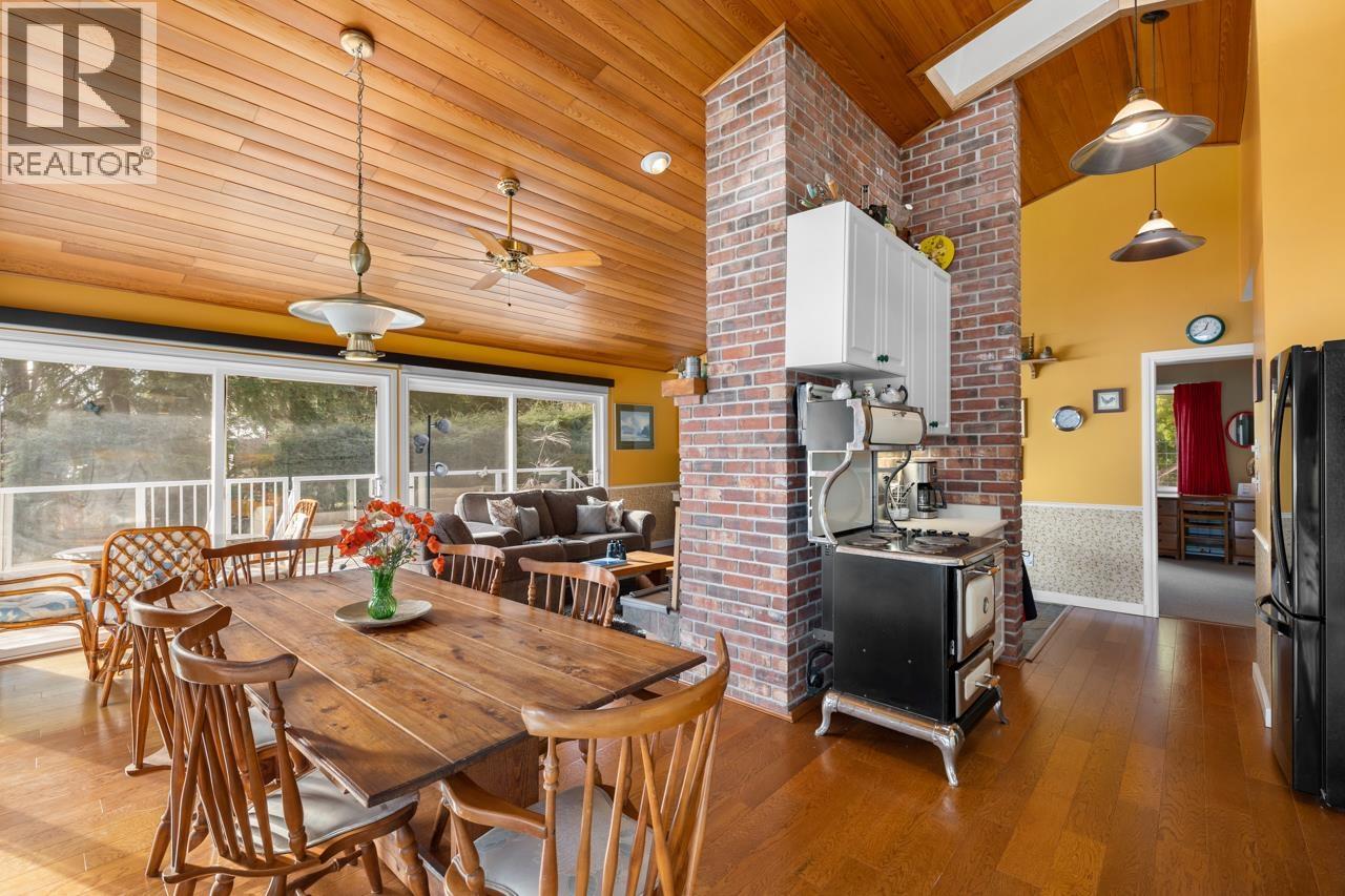 724 The Grove Road, Gambier Island, British Columbia V0N 1V0 - Photo 16 - R3031627