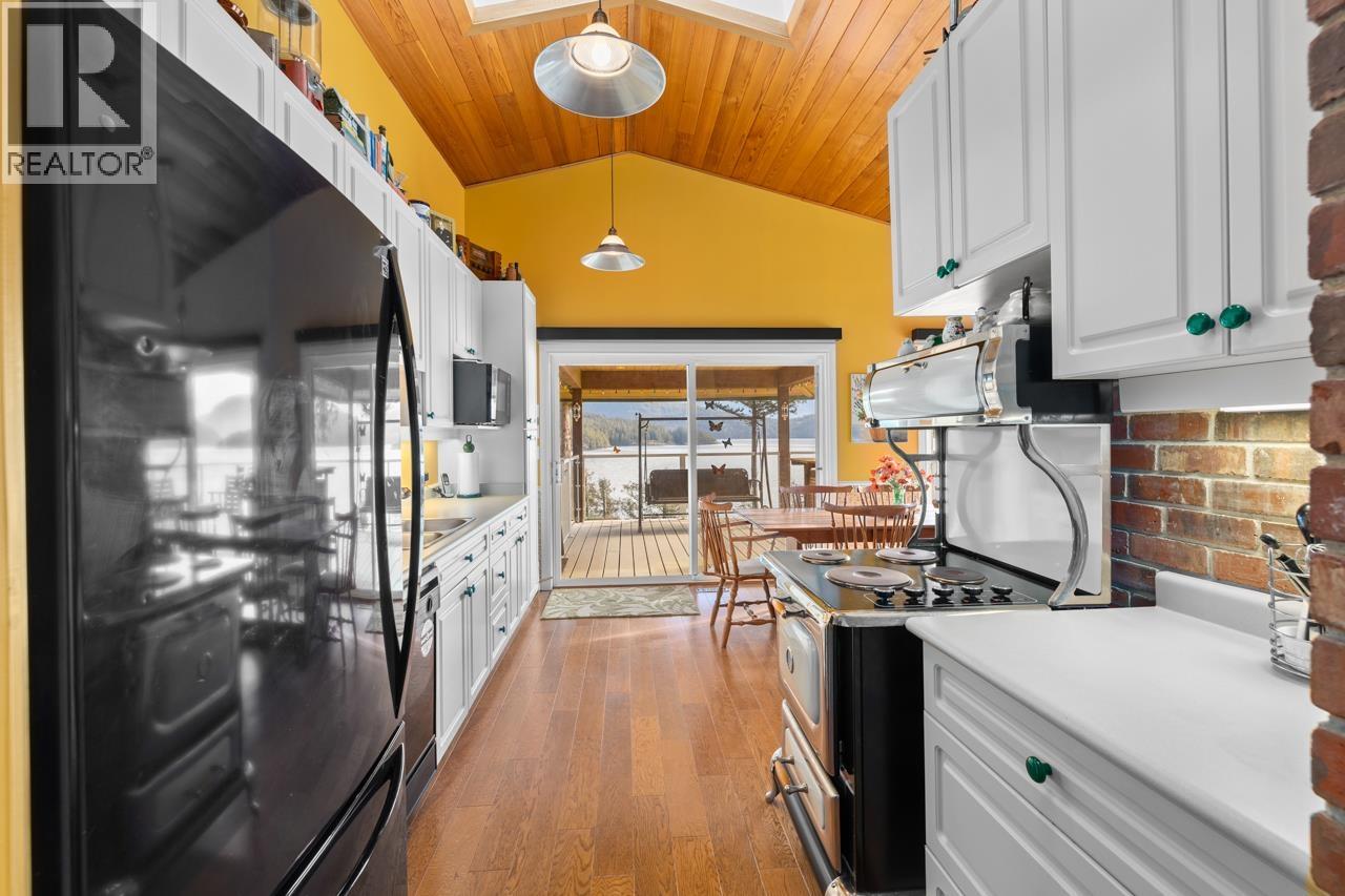 724 The Grove Road, Gambier Island, British Columbia V0N 1V0 - Photo 18 - R3031627