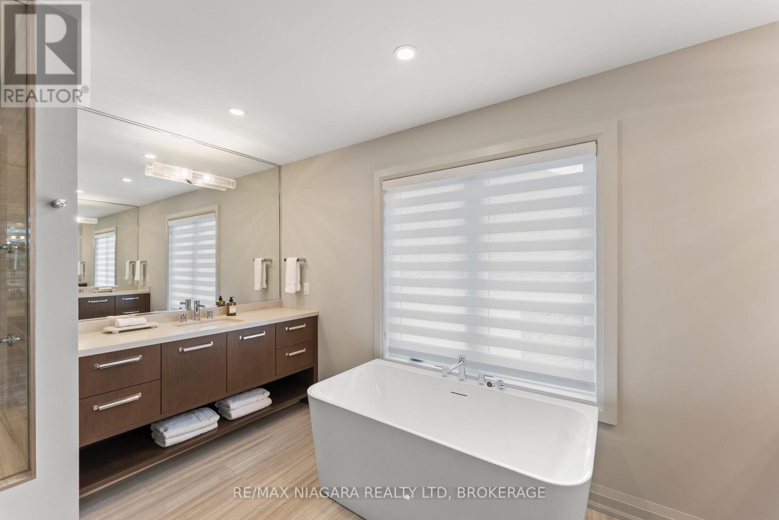 2864 Arrowsmith Court S, Fort Erie, Ontario  L0S 1S0 - Photo 14 - X12470569