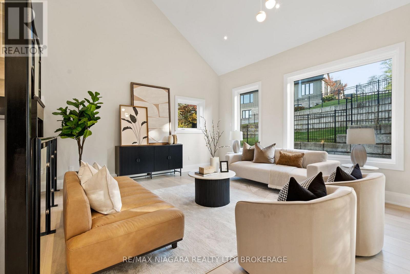 13 Kenmir Avenue, Niagara-On-The-Lake, Ontario L0S 1J0 - Photo 6 - X12503056