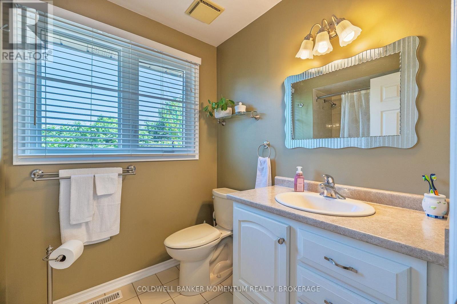 4544 Ivy Gardens Crescent, Lincoln, Ontario L0R 1C9 - Photo 21 - X12503088