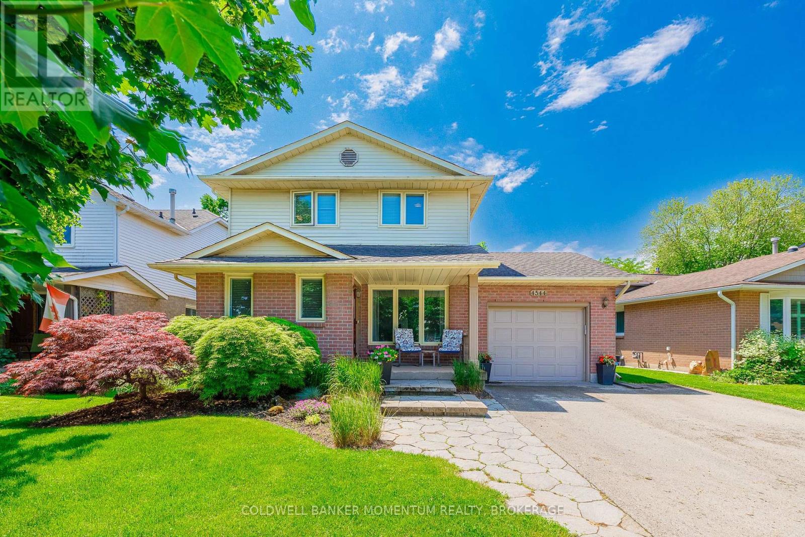 4544 Ivy Gardens Crescent, Lincoln, Ontario L0R 1C9 - Photo 3 - X12503088