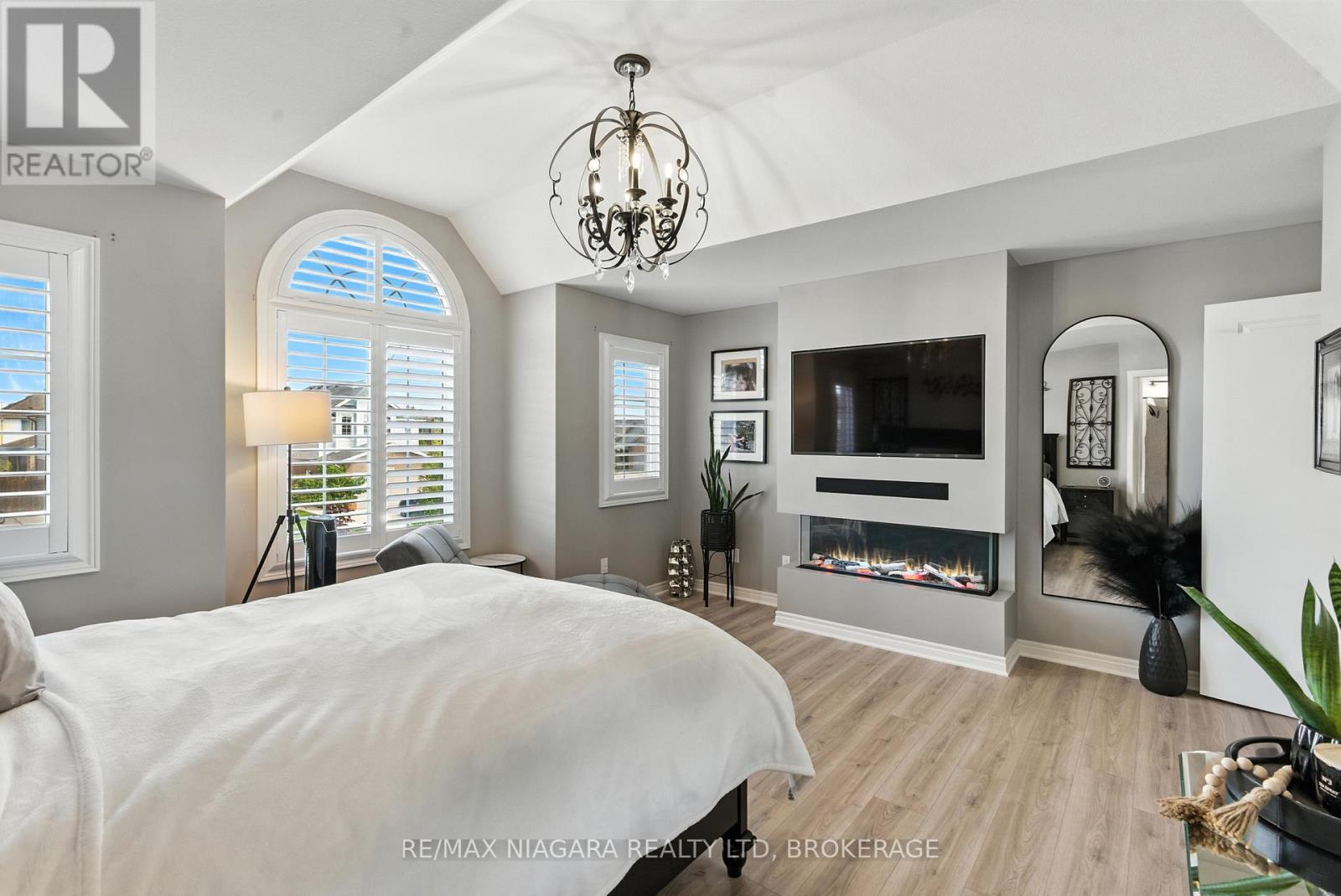 6063 Fausta Boulevard, Niagara Falls (Forestview), Ontario  L2H 0J1 - Photo 15 - X12503122