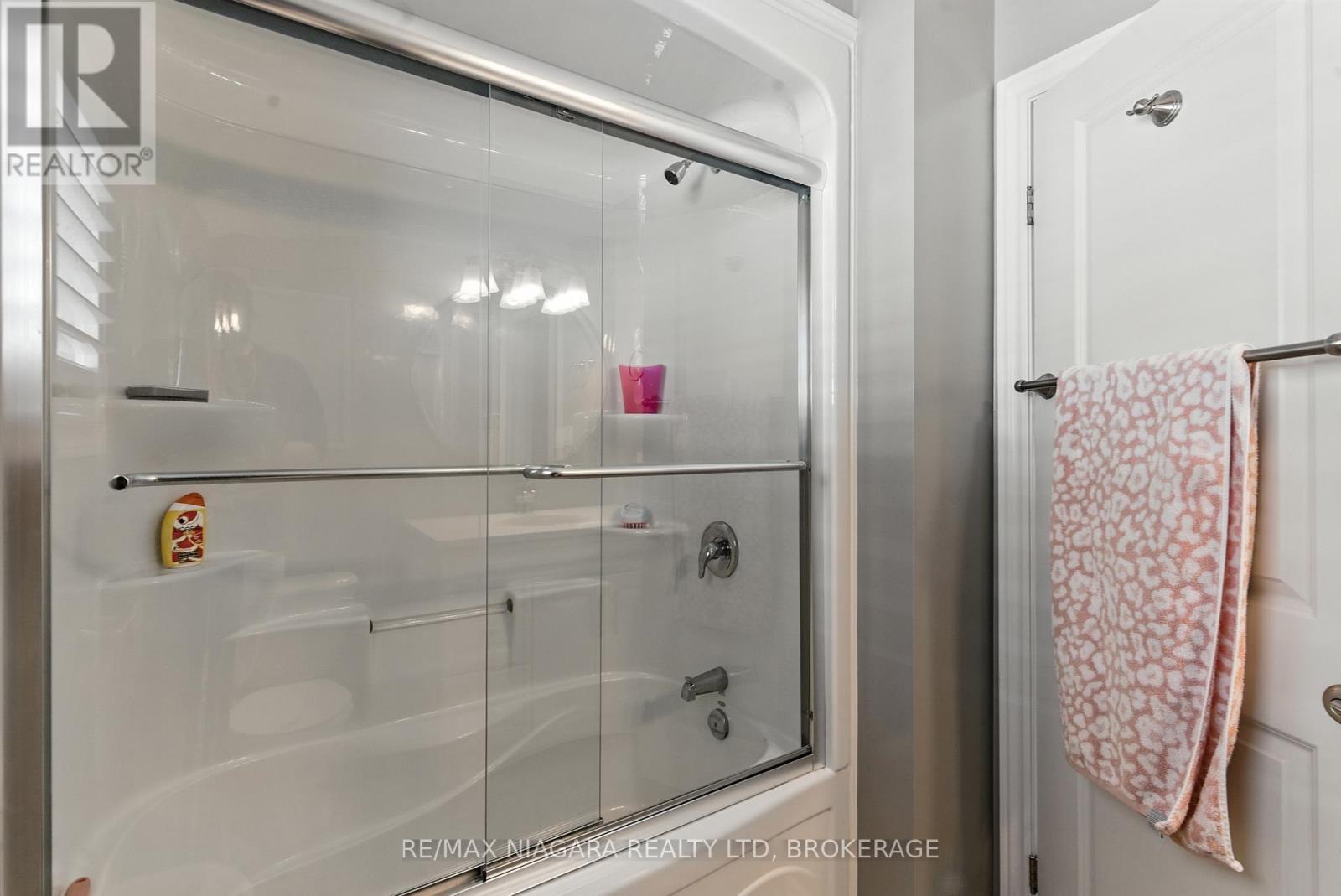 6063 Fausta Boulevard, Niagara Falls (Forestview), Ontario  L2H 0J1 - Photo 24 - X12503122