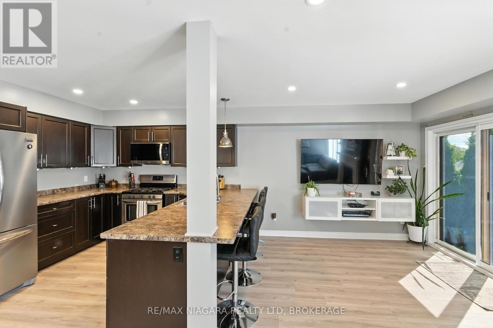 6063 Fausta Boulevard, Niagara Falls (Forestview), Ontario  L2H 0J1 - Photo 8 - X12503122