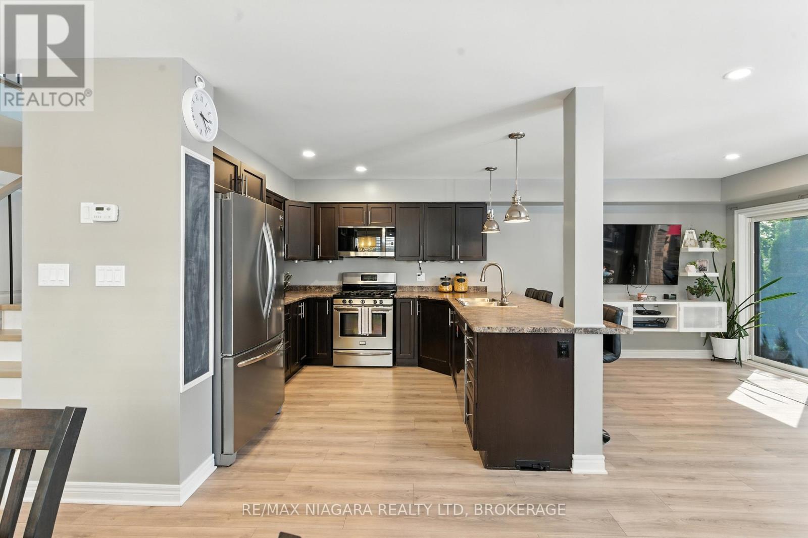 6063 Fausta Boulevard, Niagara Falls (Forestview), Ontario  L2H 0J1 - Photo 9 - X12503122