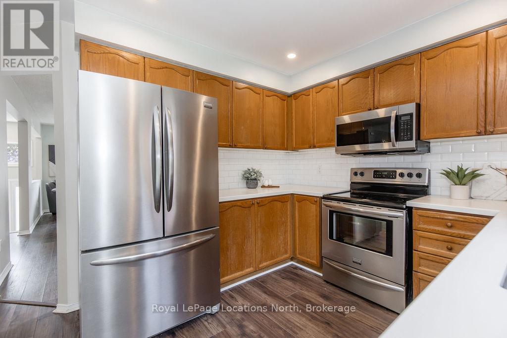 52 Royal Beech Drive, Wasaga Beach, Ontario  L0L 2P0 - Photo 10 - S12502926