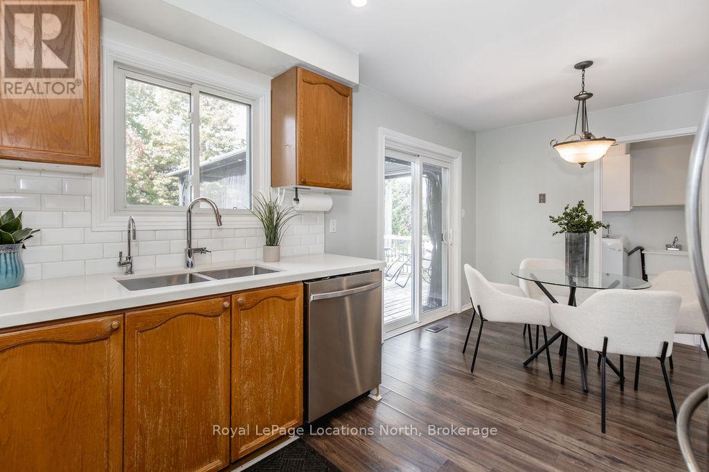 52 Royal Beech Drive, Wasaga Beach, Ontario  L0L 2P0 - Photo 12 - S12502926