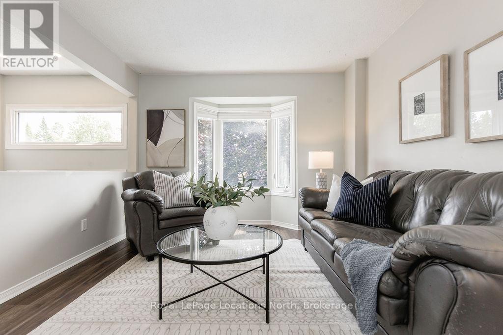 52 Royal Beech Drive, Wasaga Beach, Ontario  L0L 2P0 - Photo 3 - S12502926