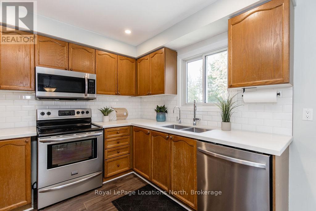 52 Royal Beech Drive, Wasaga Beach, Ontario  L0L 2P0 - Photo 9 - S12502926