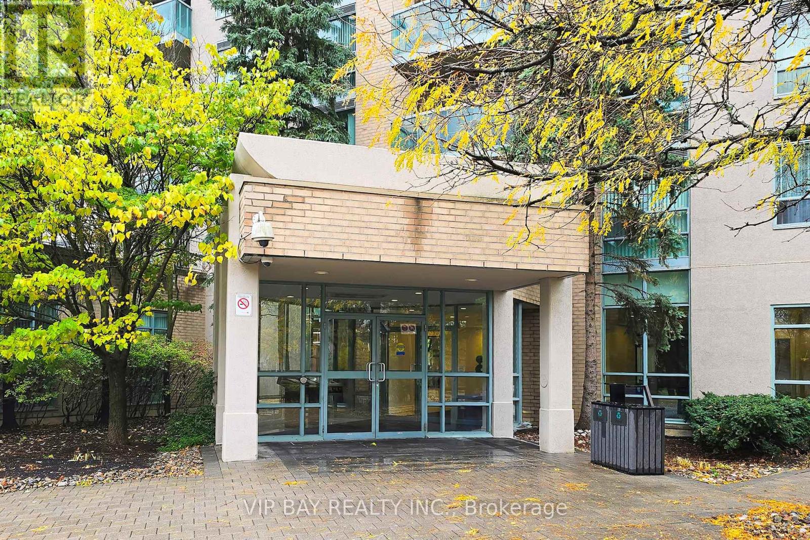 110 - 3 Ellesmere Street, Richmond Hill, Ontario  L4B 4N2 - Photo 2 - N12502664