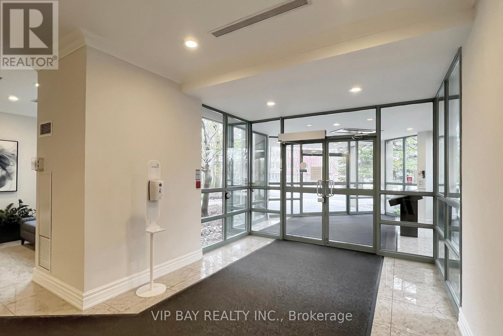 110 - 3 Ellesmere Street, Richmond Hill, Ontario  L4B 4N2 - Photo 3 - N12502664