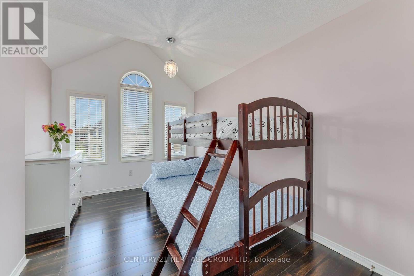 735 Miller Park Avenue, Bradford West Gwillimbury (Bradford), Ontario  L3Z 0L8 - Photo 15 - N12502680