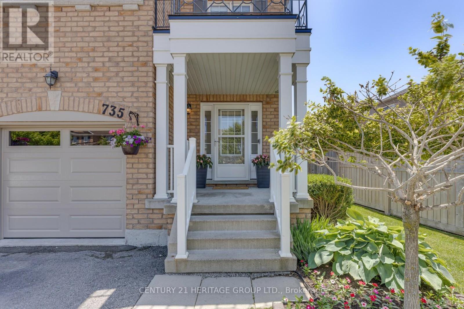 735 Miller Park Avenue, Bradford West Gwillimbury (Bradford), Ontario  L3Z 0L8 - Photo 2 - N12502680