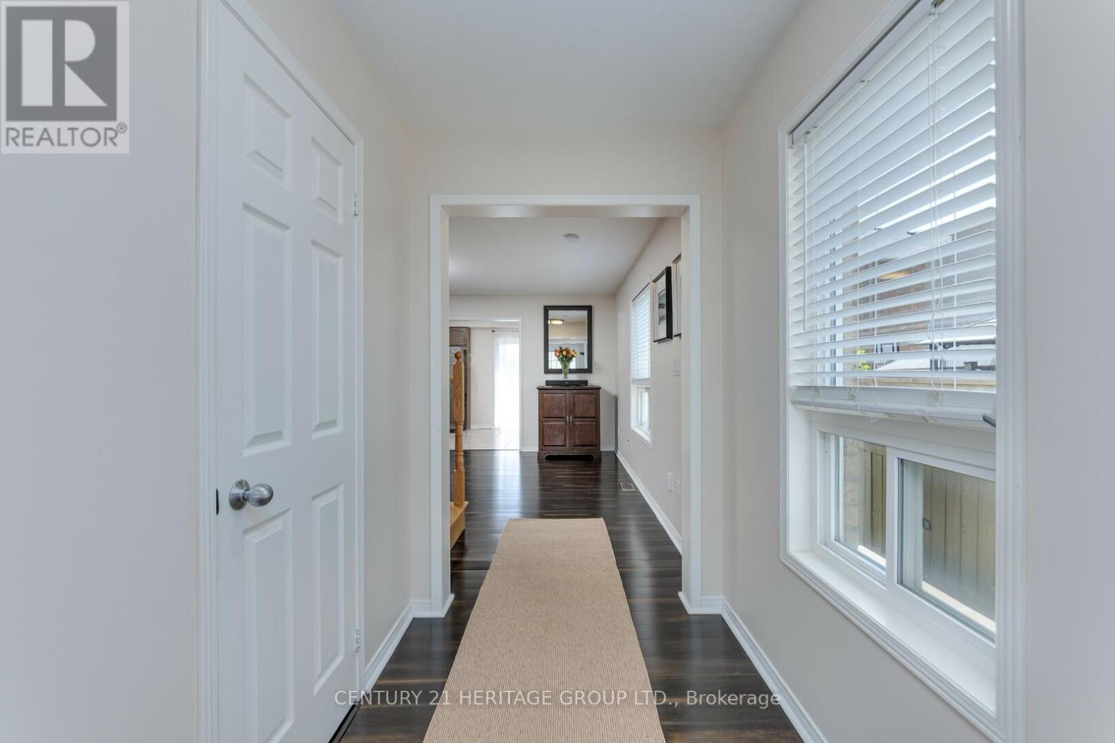 735 Miller Park Avenue, Bradford West Gwillimbury (Bradford), Ontario  L3Z 0L8 - Photo 3 - N12502680