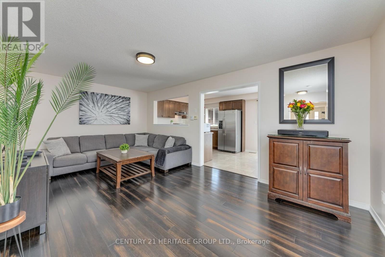 735 Miller Park Avenue, Bradford West Gwillimbury (Bradford), Ontario  L3Z 0L8 - Photo 4 - N12502680