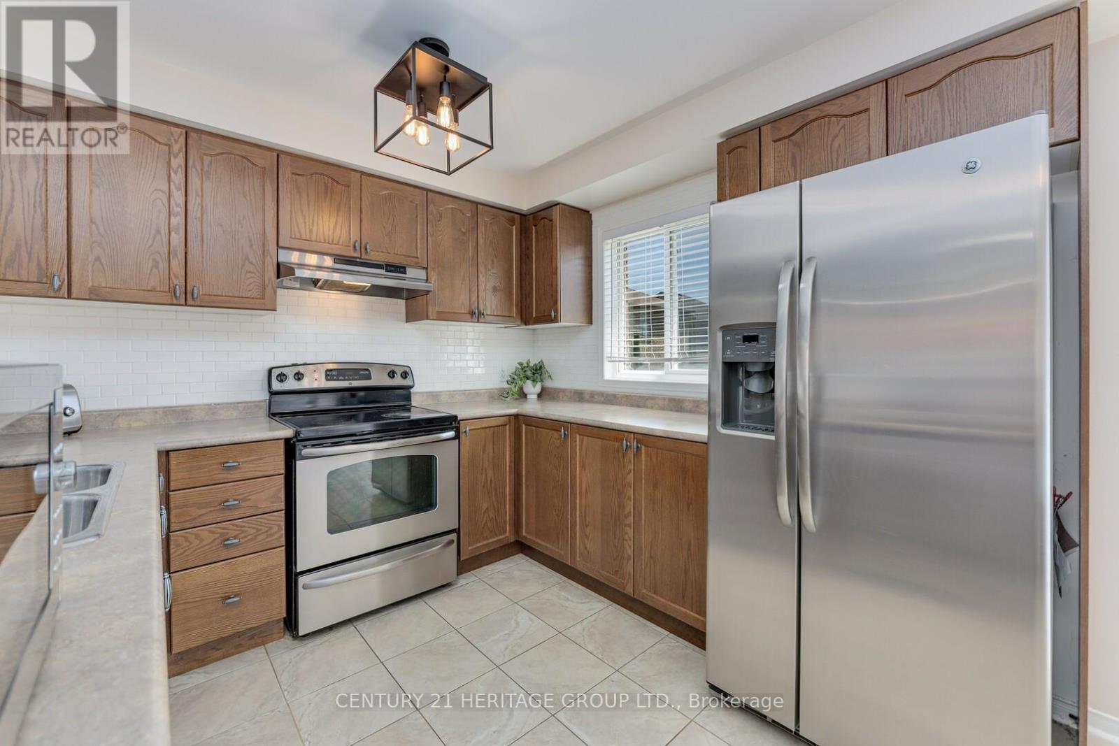 735 Miller Park Avenue, Bradford West Gwillimbury (Bradford), Ontario  L3Z 0L8 - Photo 6 - N12502680