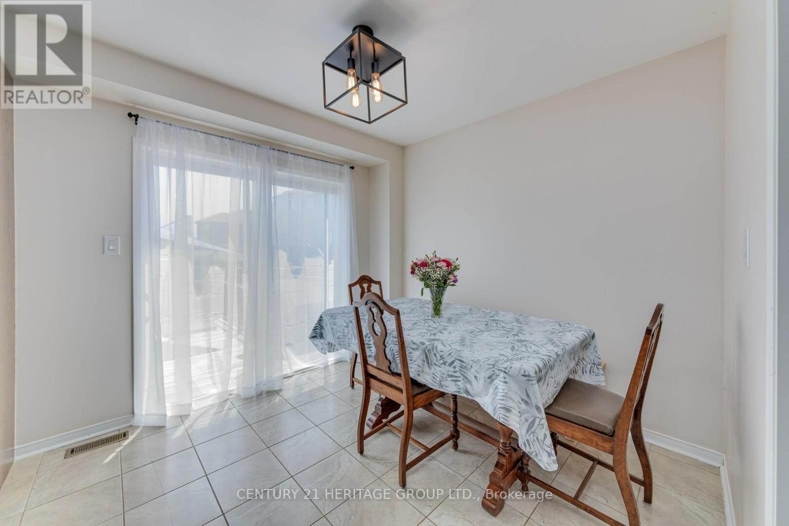 735 Miller Park Avenue, Bradford West Gwillimbury (Bradford), Ontario  L3Z 0L8 - Photo 8 - N12502680