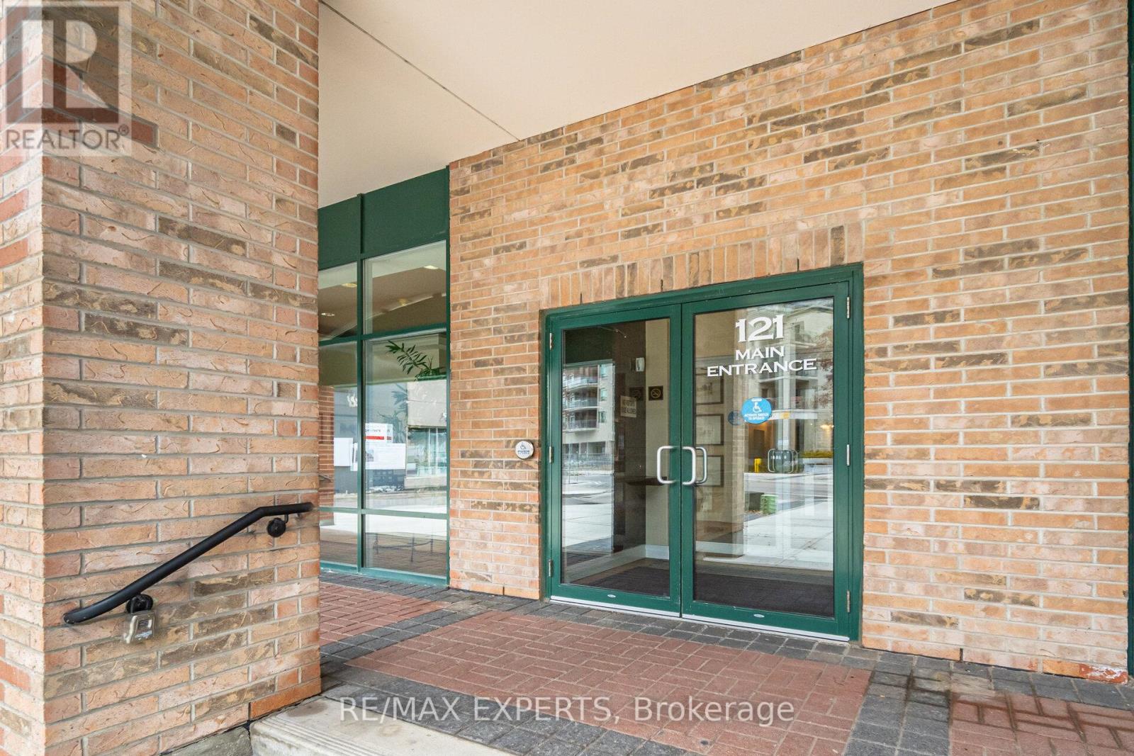 121 Woodbridge Avenue, Vaughan, Ontario  L4L 2S6 - Photo 4 - N12502694