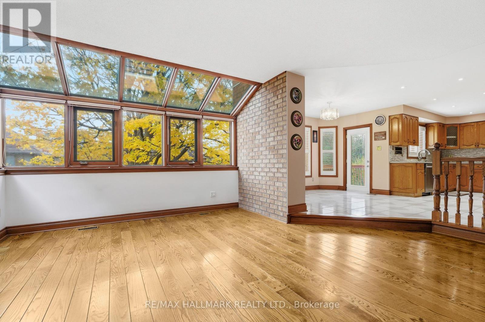 24 Whalen Court, Richmond Hill, Ontario  L4C 9T4 - Photo 11 - N12502736