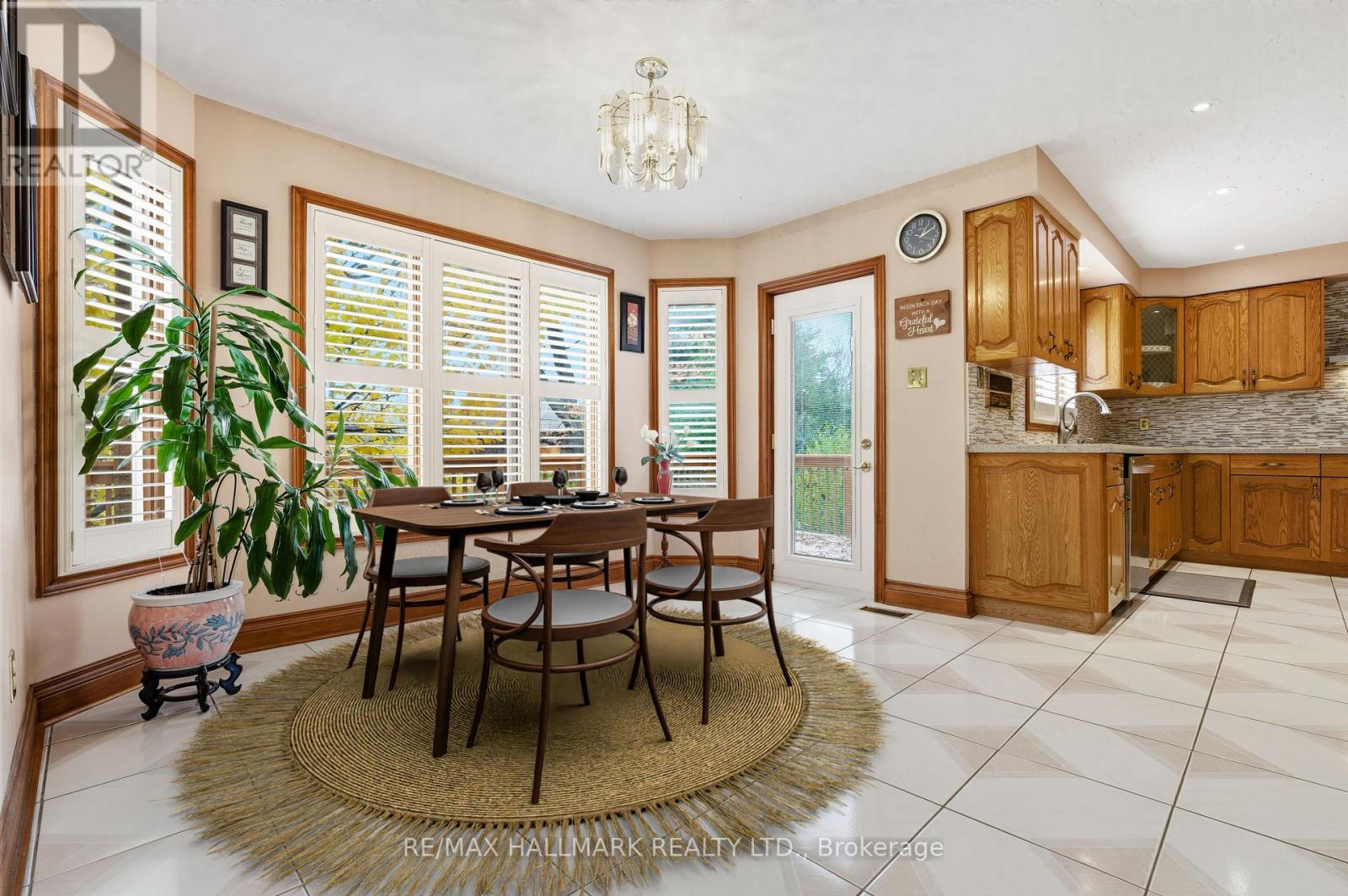 24 Whalen Court, Richmond Hill, Ontario  L4C 9T4 - Photo 12 - N12502736