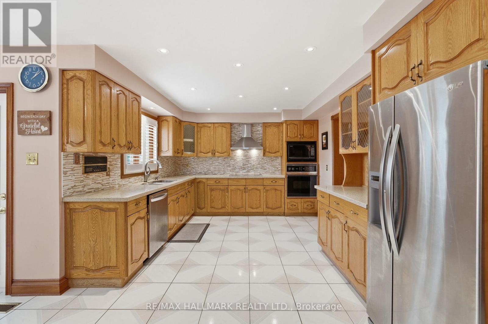 24 Whalen Court, Richmond Hill, Ontario  L4C 9T4 - Photo 13 - N12502736