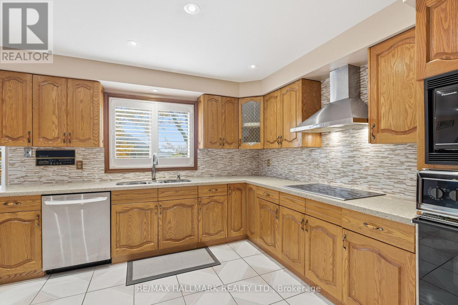 24 Whalen Court, Richmond Hill, Ontario  L4C 9T4 - Photo 15 - N12502736