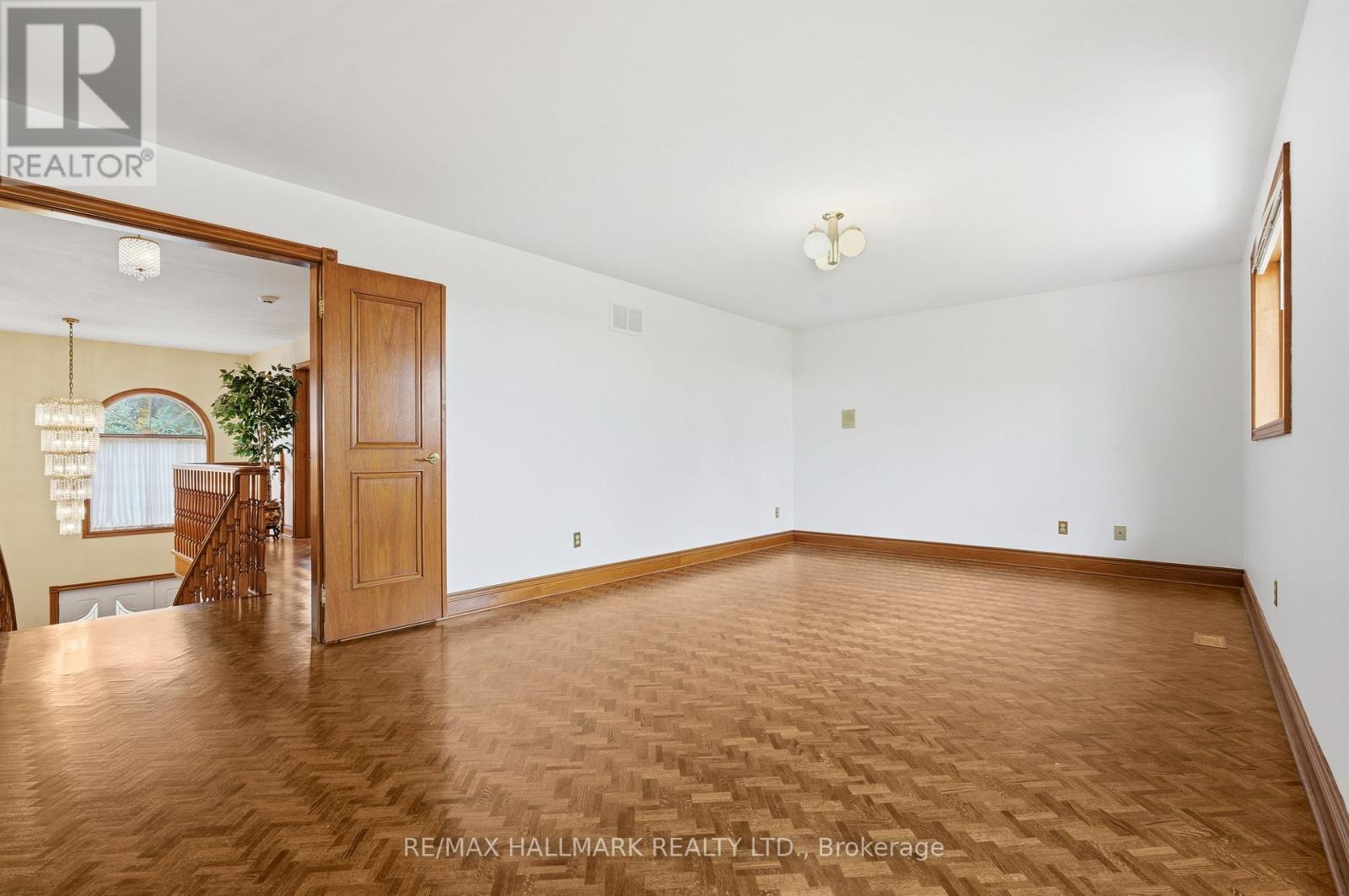 24 Whalen Court, Richmond Hill, Ontario  L4C 9T4 - Photo 19 - N12502736