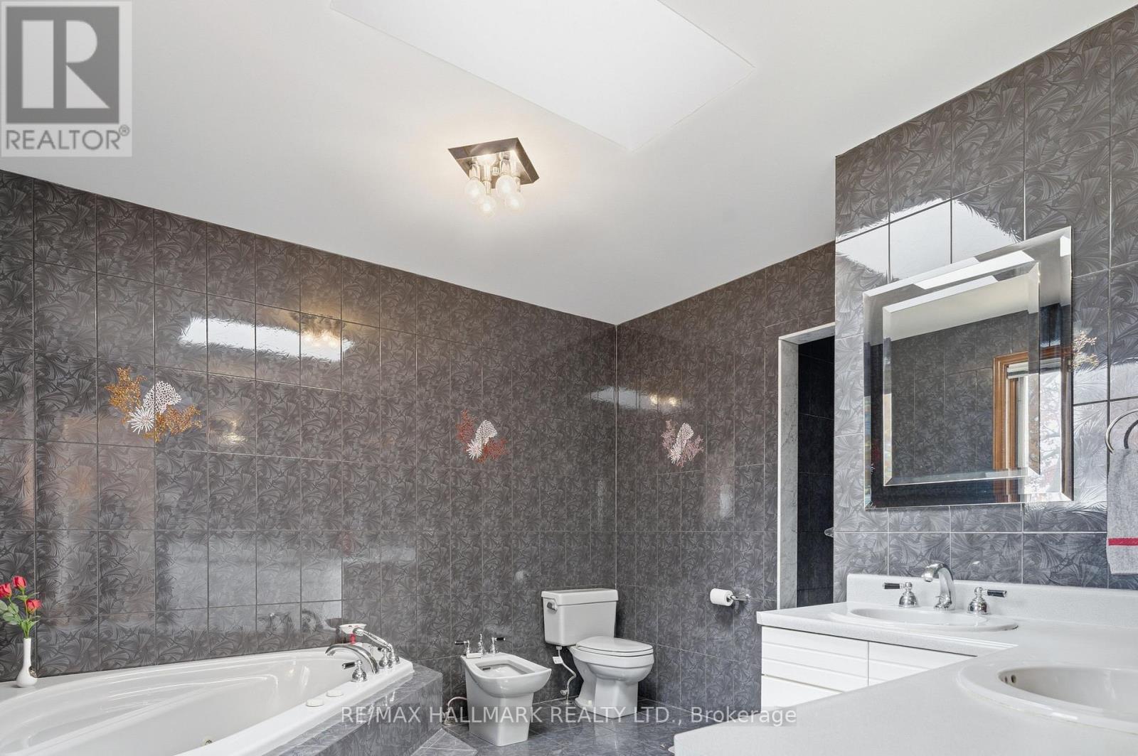 24 Whalen Court, Richmond Hill, Ontario  L4C 9T4 - Photo 25 - N12502736