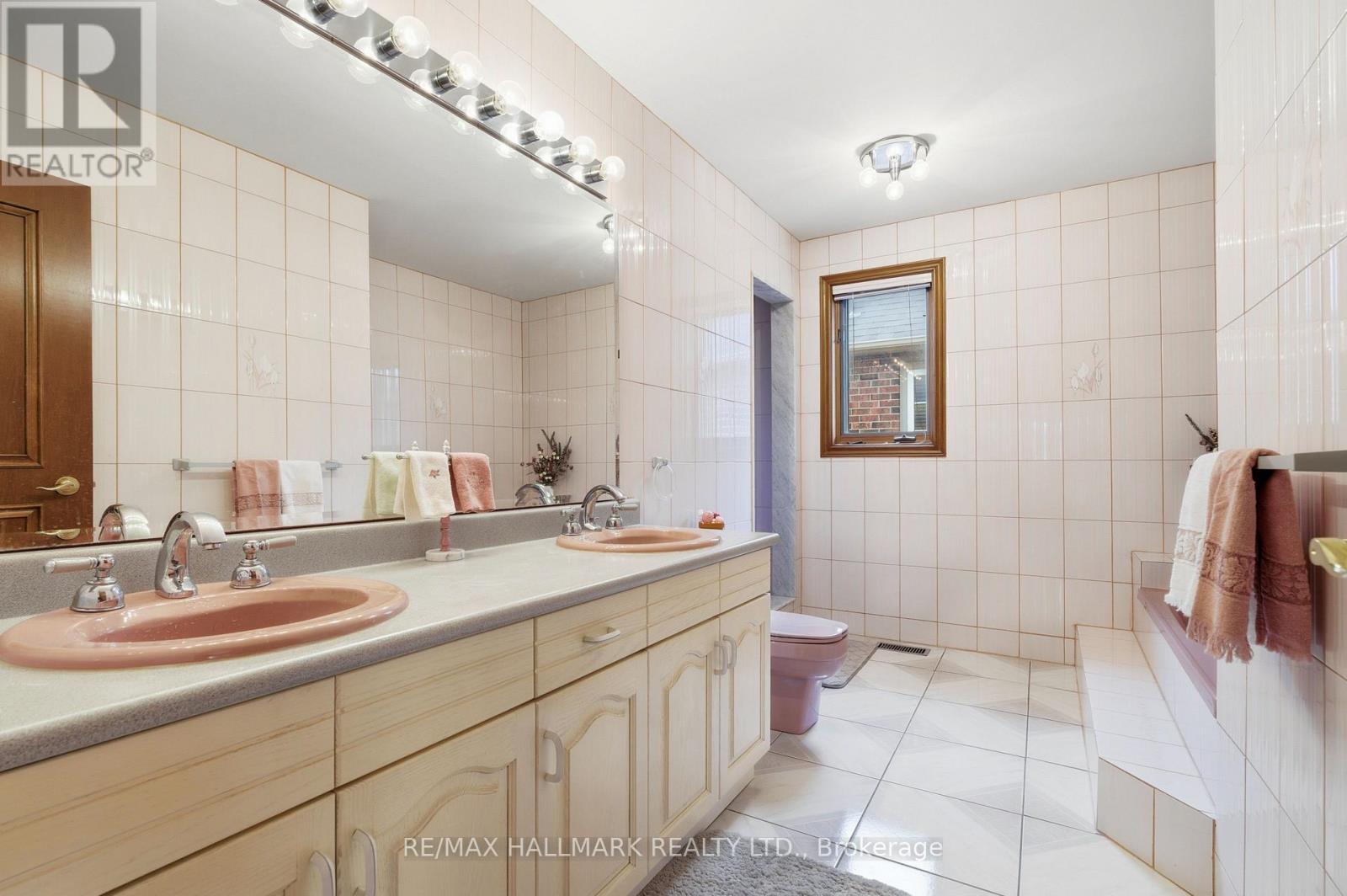 24 Whalen Court, Richmond Hill, Ontario  L4C 9T4 - Photo 30 - N12502736