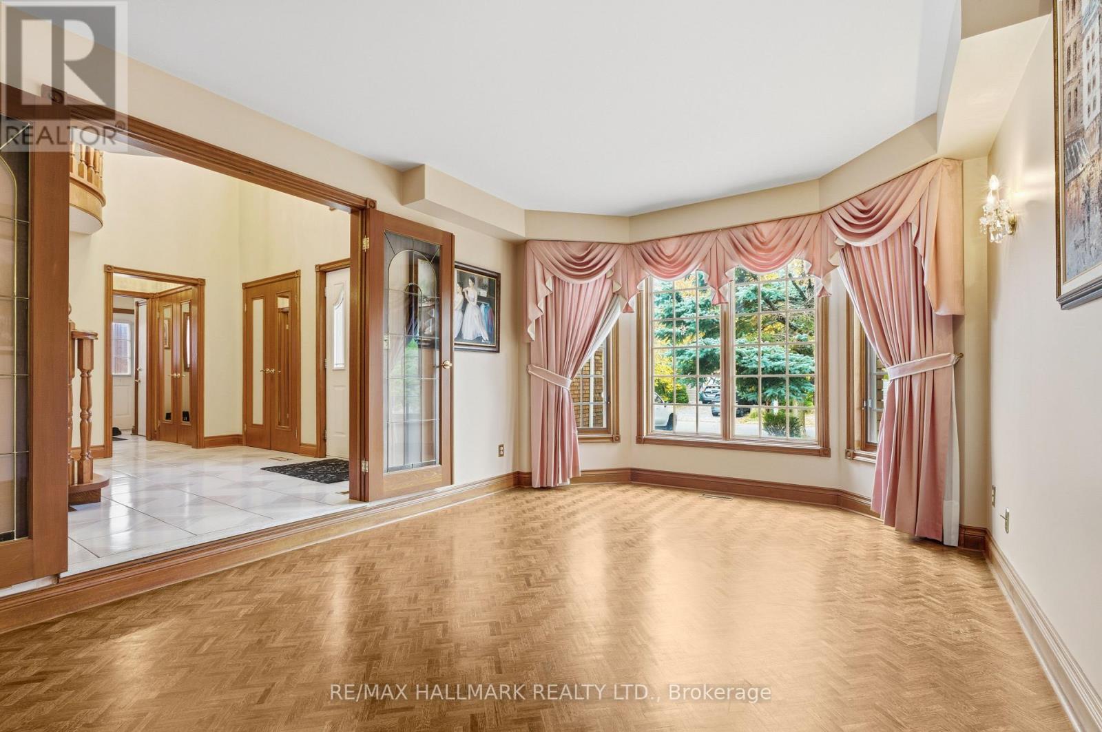 24 Whalen Court, Richmond Hill, Ontario  L4C 9T4 - Photo 7 - N12502736