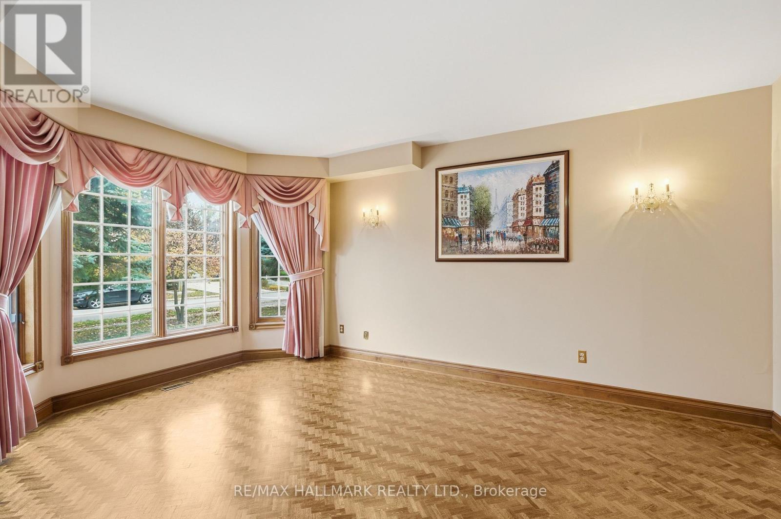 24 Whalen Court, Richmond Hill, Ontario  L4C 9T4 - Photo 8 - N12502736