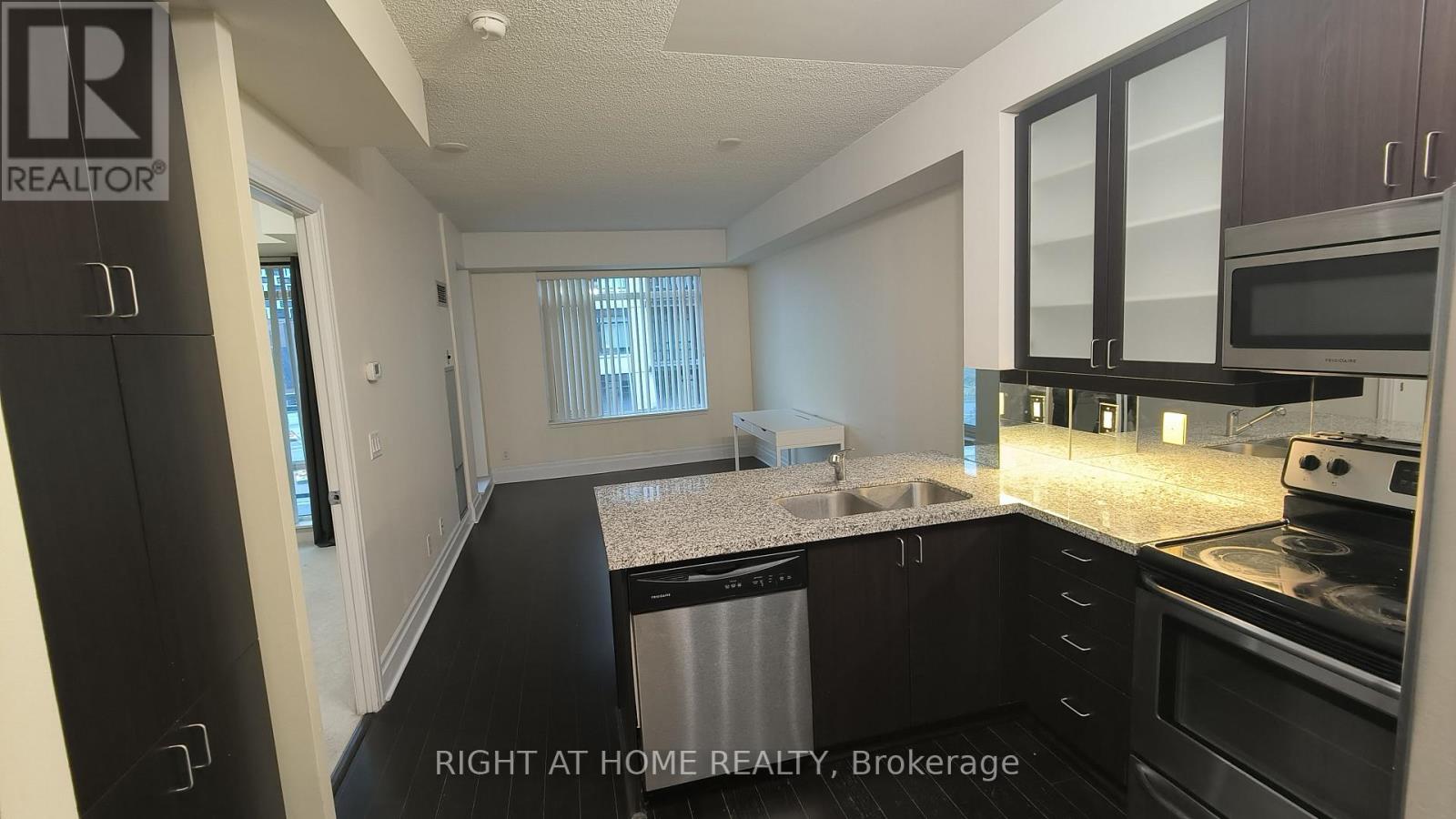 705 - 131 Upper Duke Crescent, Markham, Ontario  L6G 0C9 - Photo 3 - N12502772