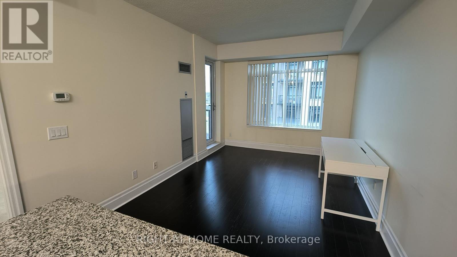 705 - 131 Upper Duke Crescent, Markham, Ontario  L6G 0C9 - Photo 4 - N12502772