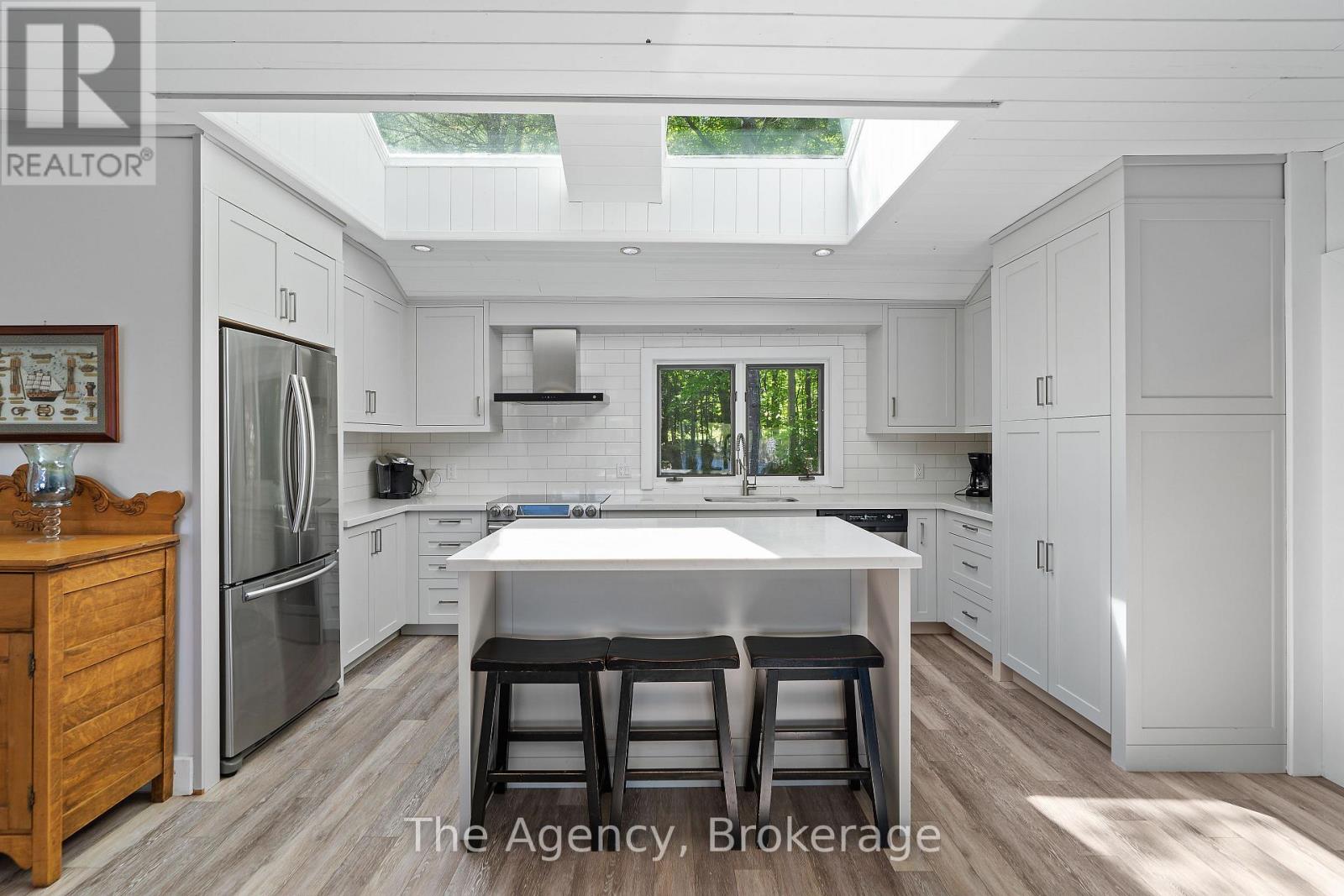 1059 Hallet Road, Muskoka Lakes, Ontario  P0B 1J0 - Photo 11 - X12502808