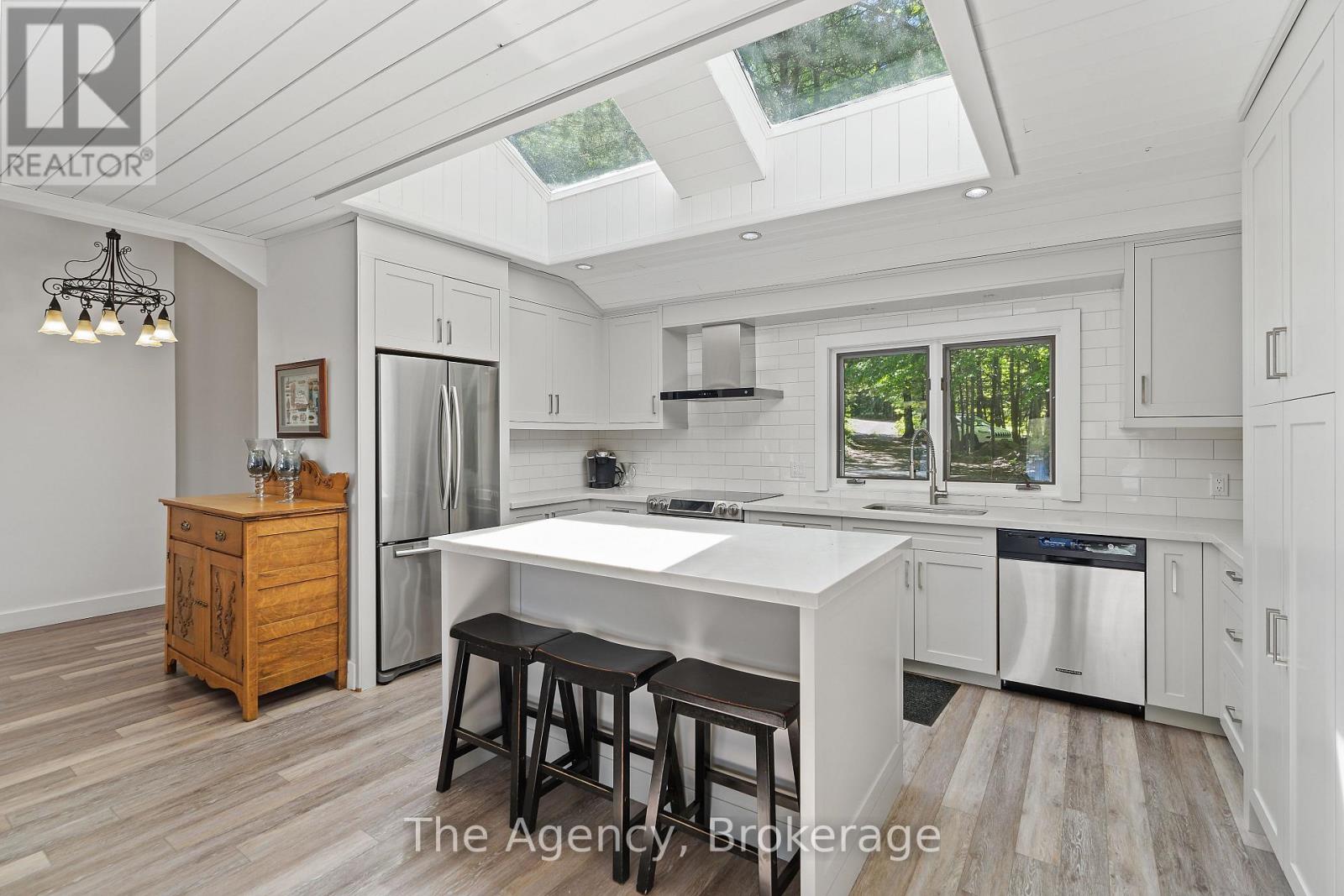 1059 Hallet Road, Muskoka Lakes, Ontario  P0B 1J0 - Photo 12 - X12502808