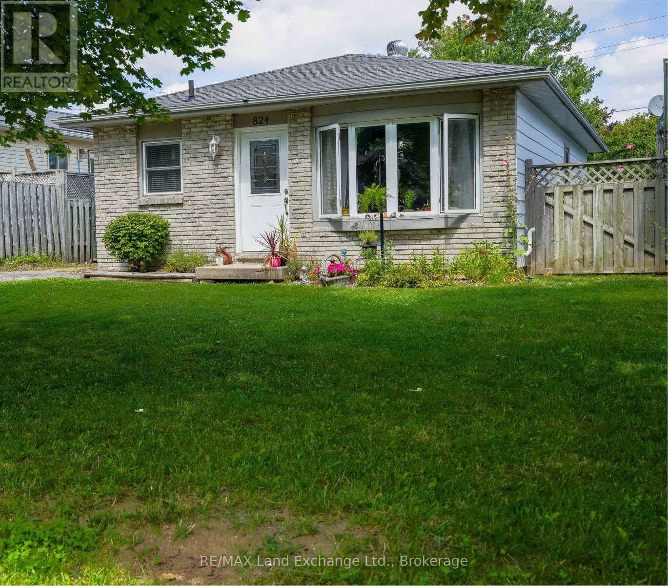 824 Andrew Malcolm Drive, Kincardine, Ontario  N2Z 1M6 - Photo 3 - X12502836