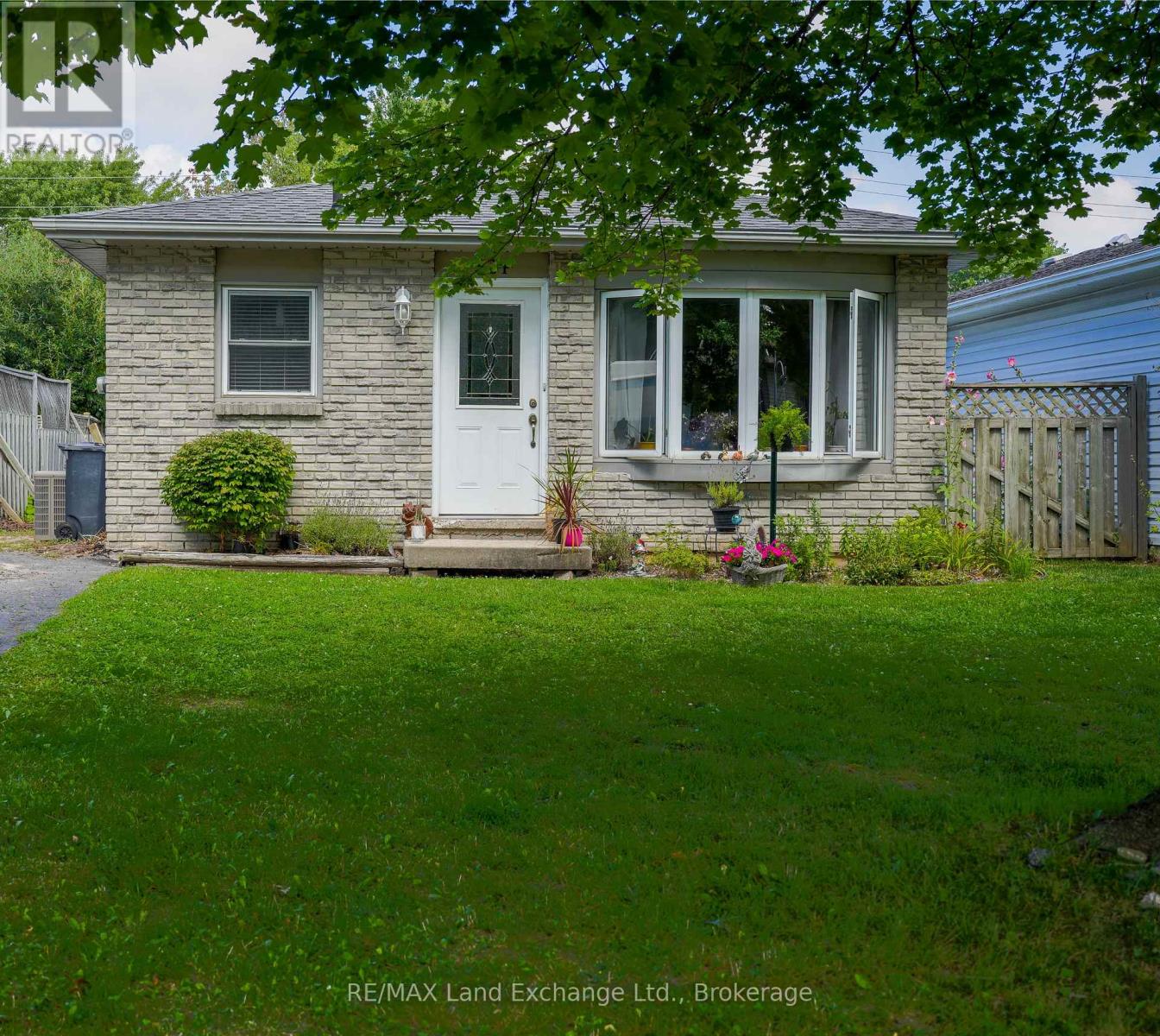 824 Andrew Malcolm Drive, Kincardine, Ontario  N2Z 1M6 - Photo 4 - X12502836