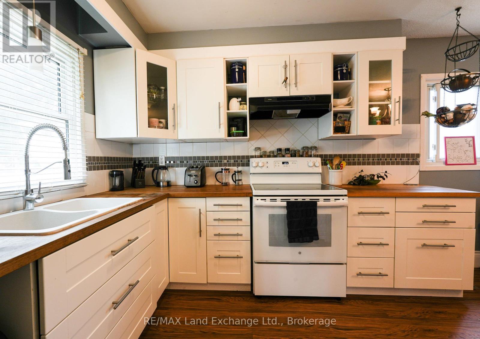 824 Andrew Malcolm Drive, Kincardine, Ontario  N2Z 1M6 - Photo 5 - X12502836