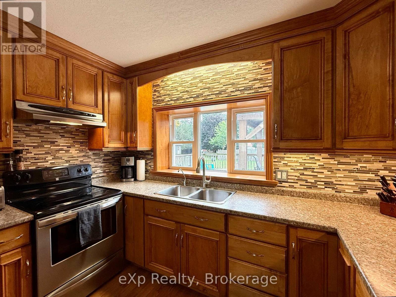 65 Elora Street N, Minto, Ontario  N0G 1M0 - Photo 12 - X12502924