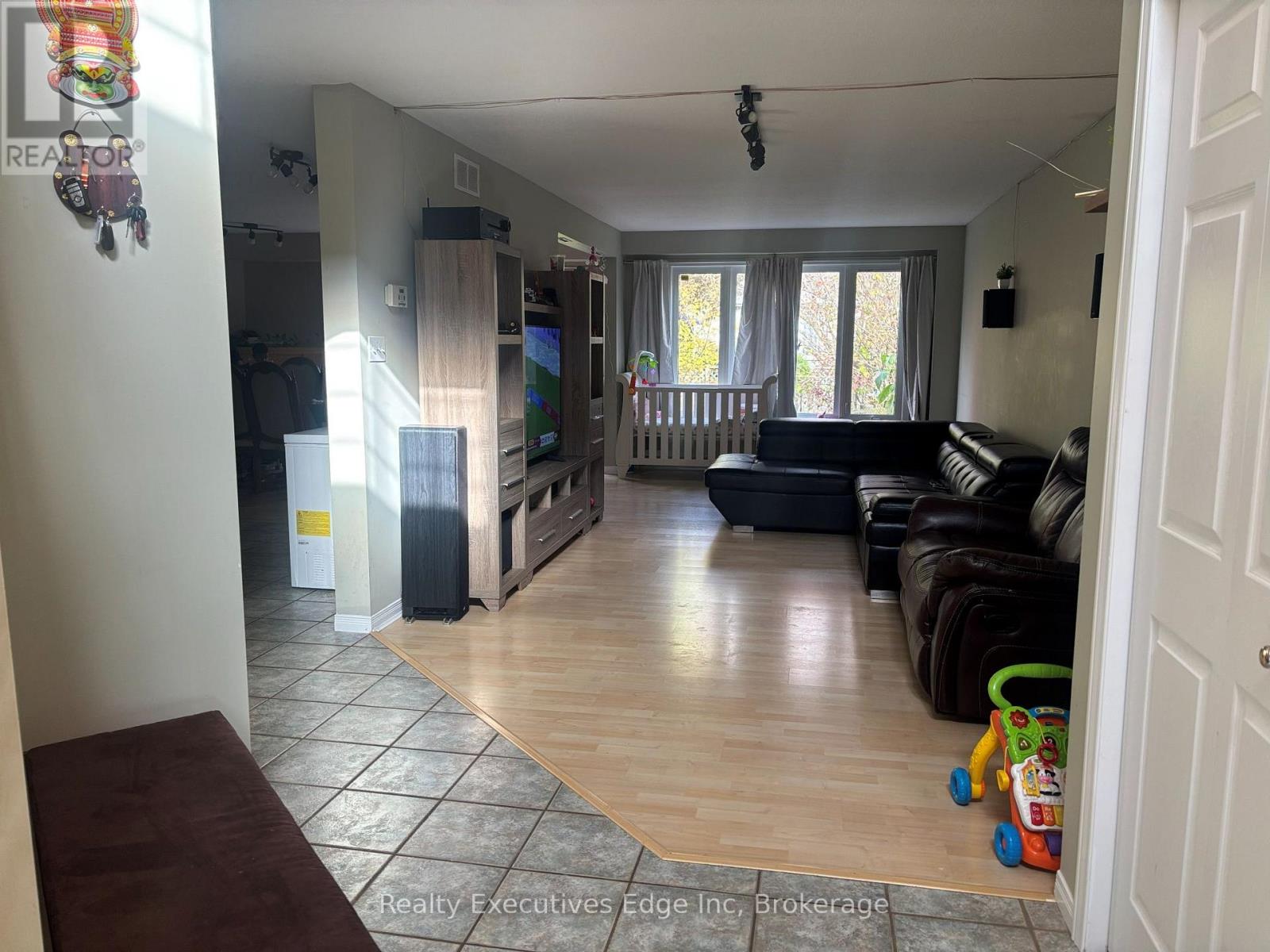 Main - 5 Camm Crescent, Guelph, Ontario  N1L 1J9 - Photo 4 - X12503104