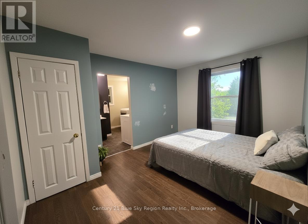 781 Lalande Road, West Nipissing, Ontario P2B 2V3 - Photo 12 - X12418548