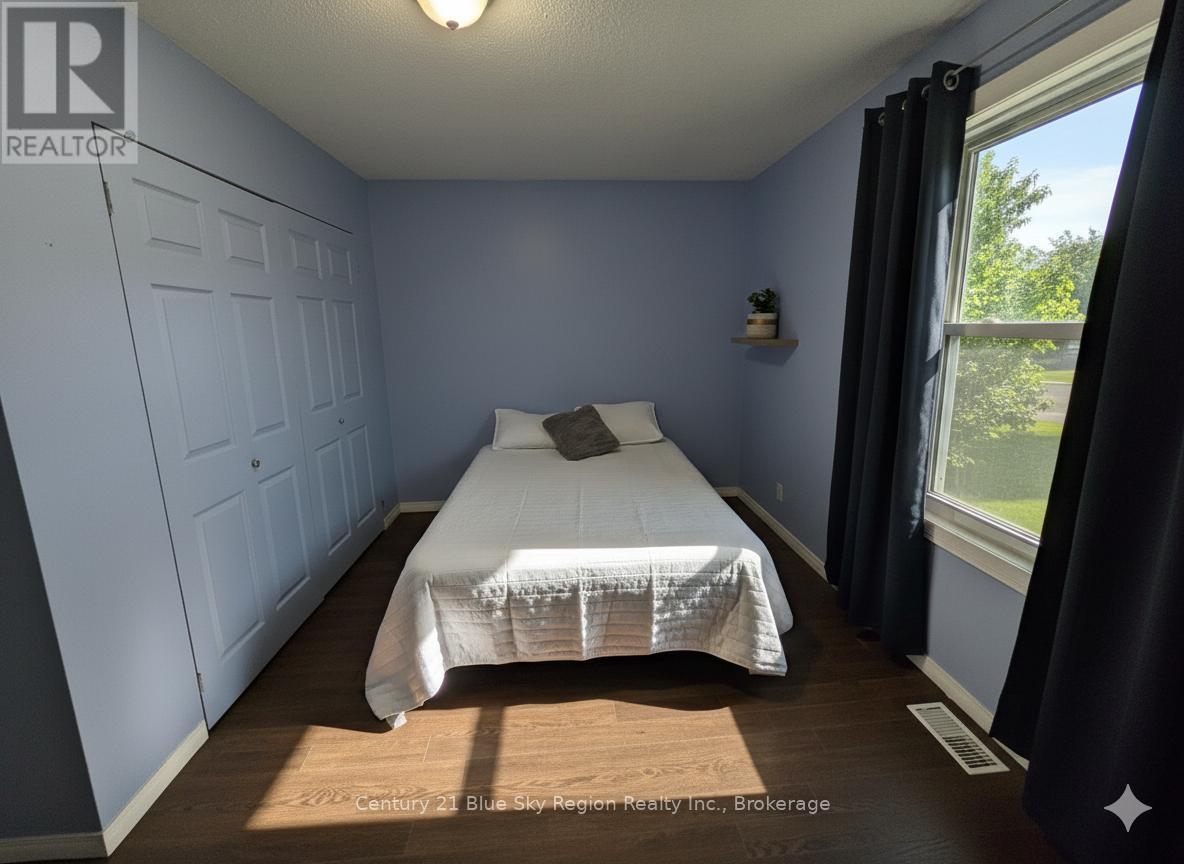 781 Lalande Road, West Nipissing, Ontario P2B 2V3 - Photo 16 - X12418548