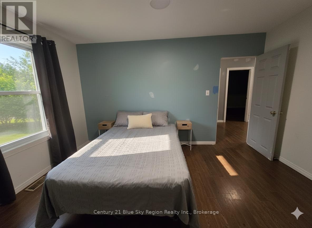 781 Lalande Road, West Nipissing, Ontario P2B 2V3 - Photo 11 - X12418548