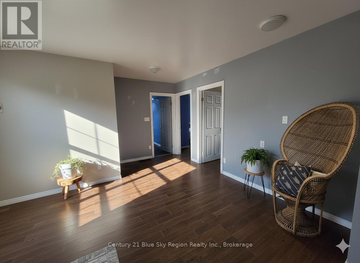 781 Lalande Road, West Nipissing, Ontario P2B 2V3 - Photo 9 - X12418548